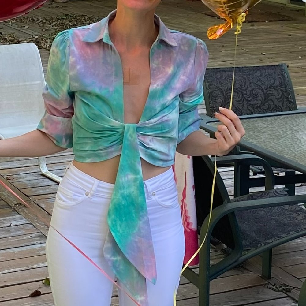 Blue Blush deep v cropped shirt